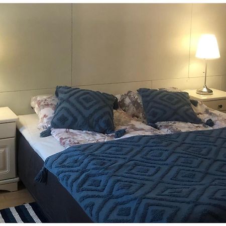 Stor Laegenhet I Elofstorps Missionshus Bed & Breakfast Kristinehamn Ngoại thất bức ảnh
