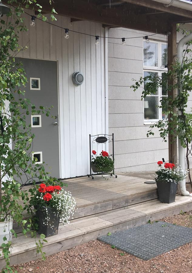 Stor Laegenhet I Elofstorps Missionshus Bed & Breakfast Kristinehamn Ngoại thất bức ảnh